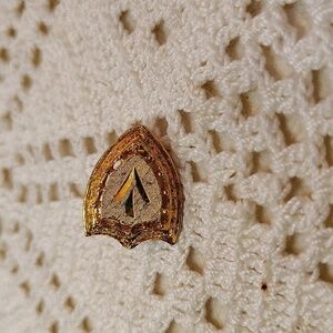 Vintage MAMSELLE Brushed Gold Tone Shield Crest Brooch 1"